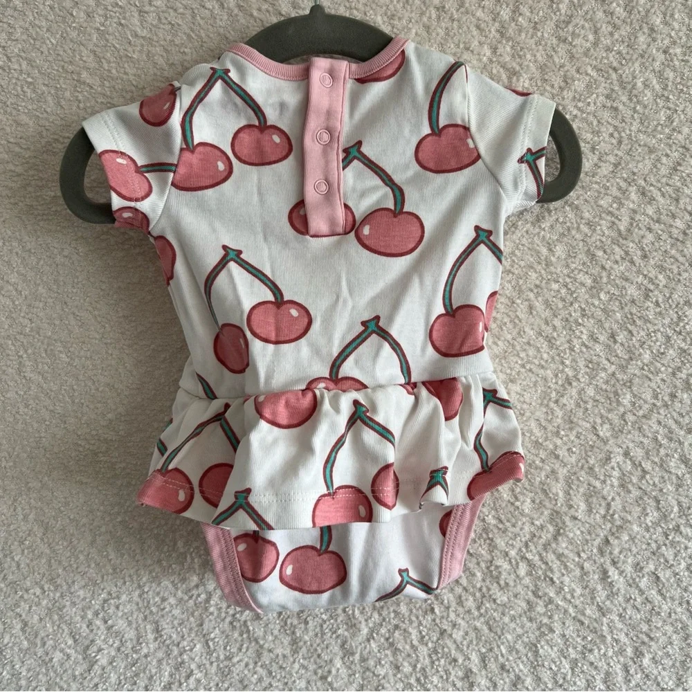 Monica + Andy Baby Girl Cherries Organic Cotton Bodysuit W Skirt Size 0-3 Months